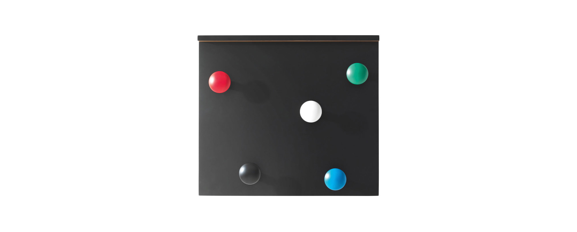 Schwarze LC17 Portemanteau Garderobe von Cassina mit bunten, runden Kleiderhaken. Design Garderobe für Flur und Eingangsbereich.
