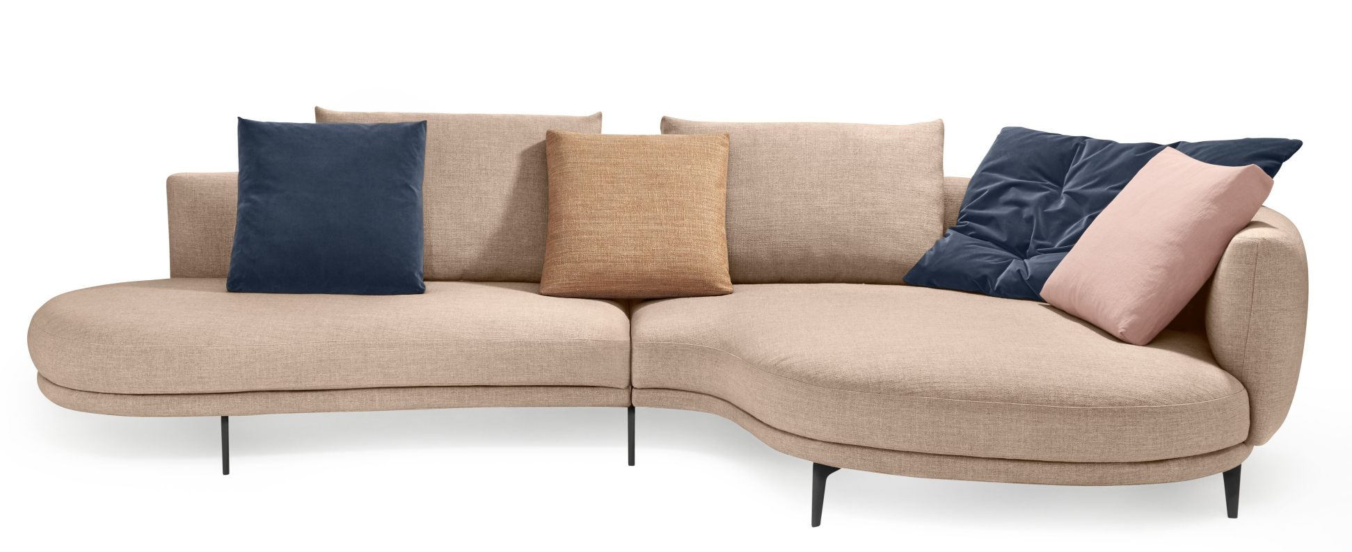Marru Sofa von Walter Knoll, konfigurierbares Ecksofa in Beige mit farbigen Kissen.