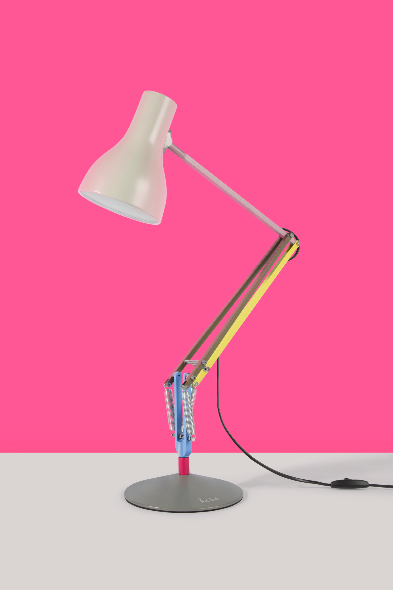 Anglepoise Type 75 Mini Paul Smith Edition 1 Tischleuchte in Beige, Gelb, Blau und Grau.