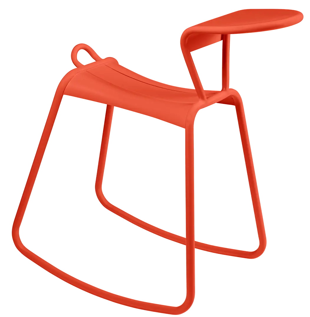 Orangefarbener Adadesk Beistelltisch Wippe von Fermob für den Außenbereich, modernes Design mit Tischfläche.