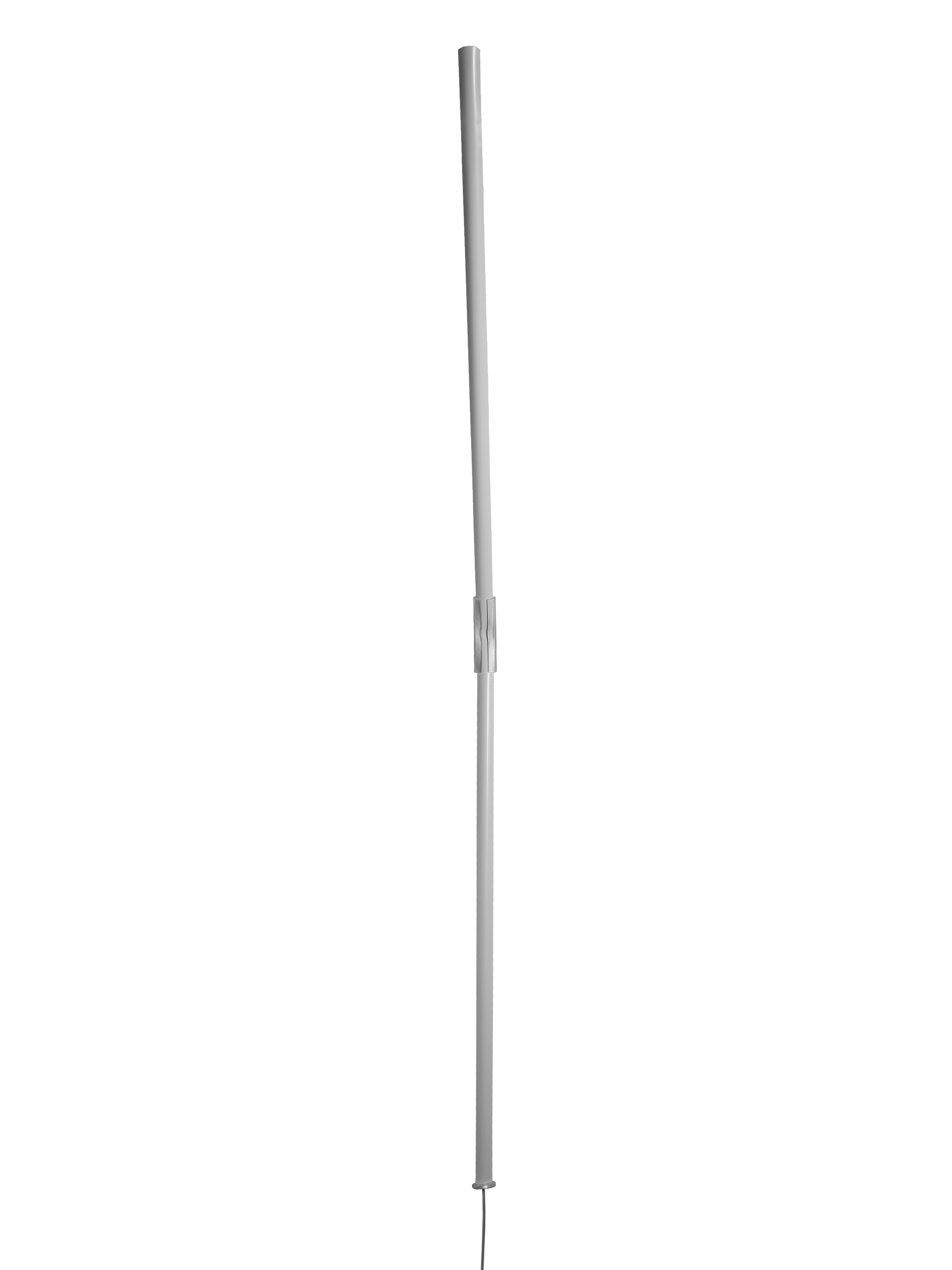 Graue Measure Light Wandleuchte von Ingo Maurer, minimalistisches Design für indirekte Beleuchtung im modernen Wohnraum.