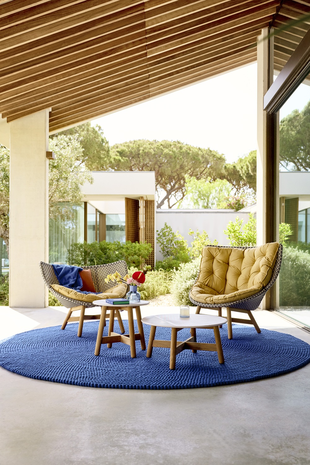 Mbrace Outdoor Club Chair fauteuil van Dedon