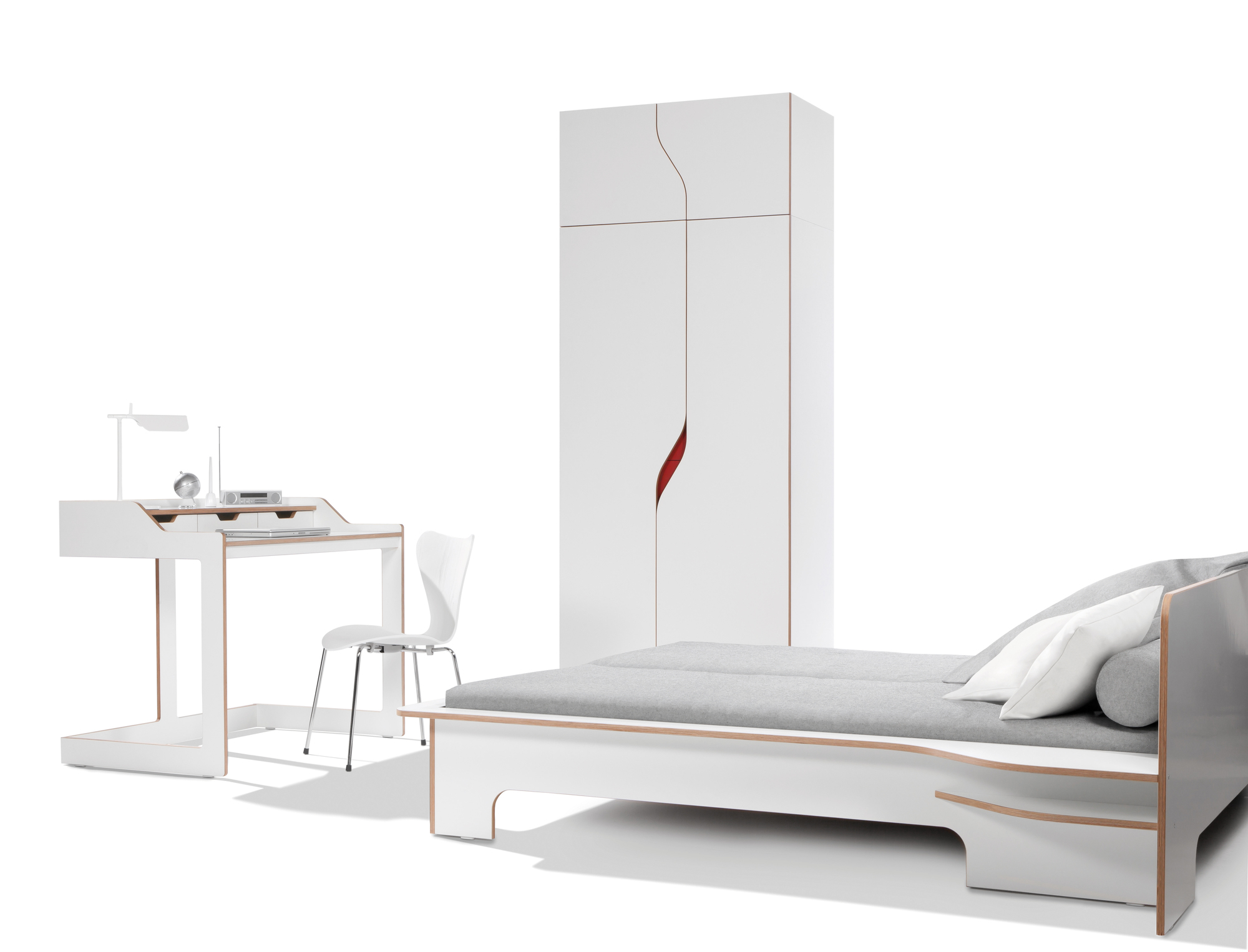 Modernes Schlafzimmer-Set: Bett, Schrank und Plane Sekretär von Müller Möbelwerkstätten.