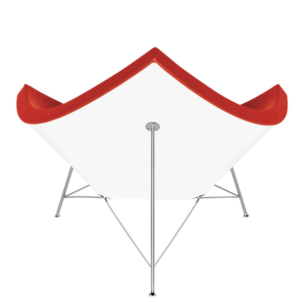 Ansicht von unten des Vitra Coconut Chair mit weißer Sitzschale und rotem Rand auf Chromgestell.