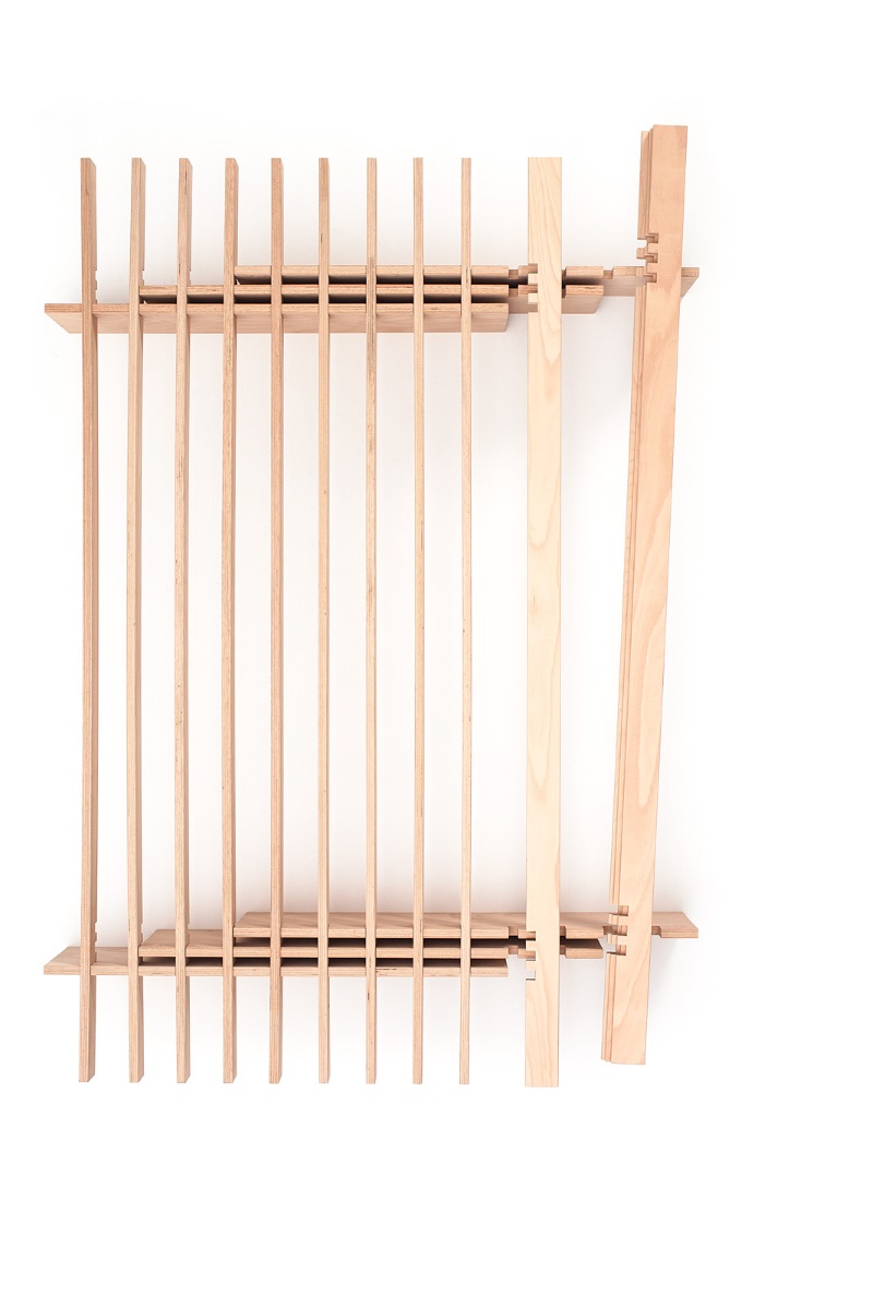 Detailaufnahme des Tojo Bettsystems Parallel aus hellem Holz, minimalistisches Design.