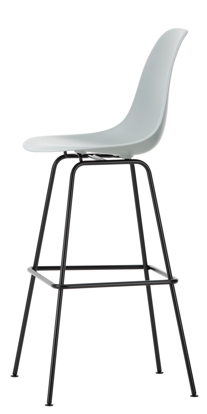 Eames Plastic Bar Stool High von Vitra, hellgraue Sitzschale, schwarzes Metallgestell, moderner Barhocker.