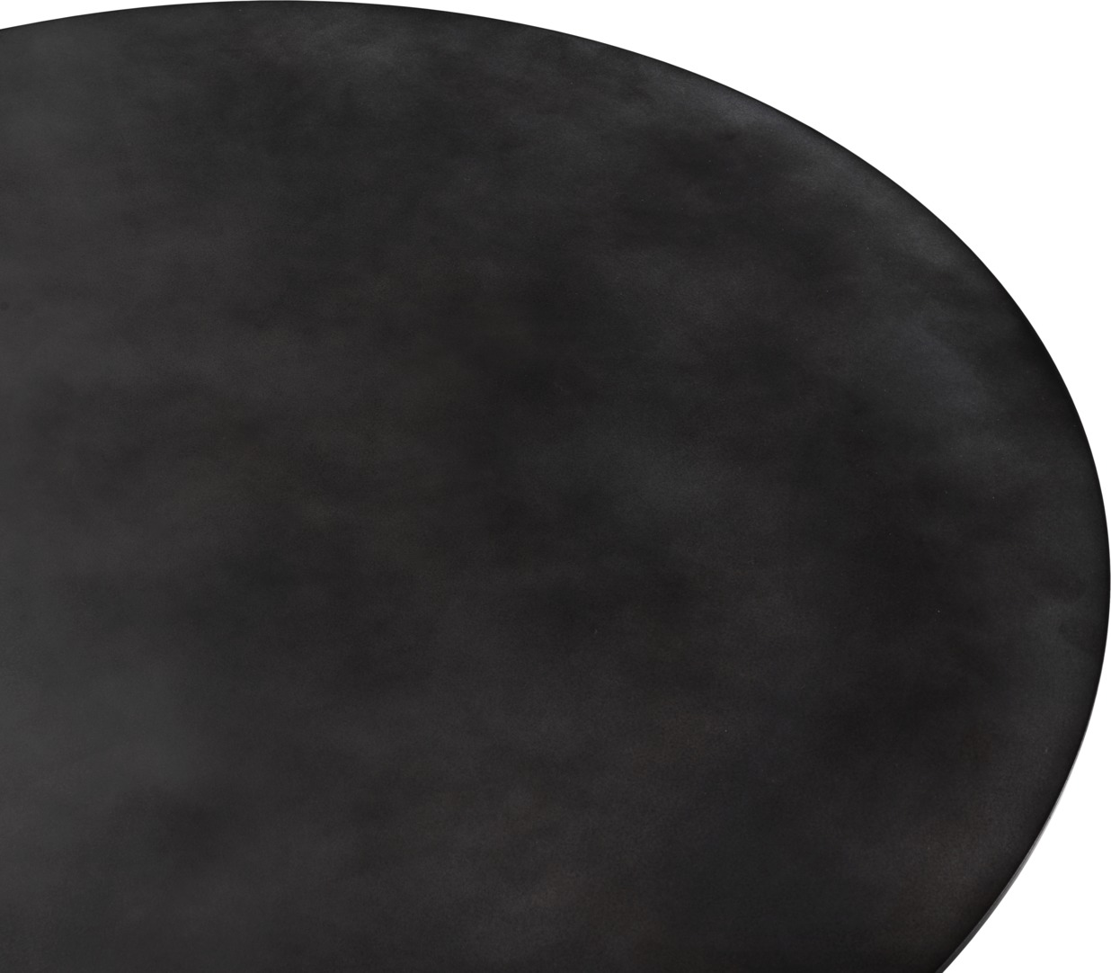 Detailaufnahme der Tischplatte des Epic Coffee Table von Gubi in Midnight Black.