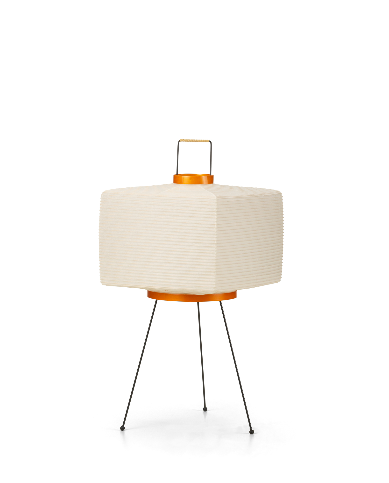 Akari Tischleuchte 7A von Vitra: Kubische Papierleuchte auf filigranem, schwarzem Dreibein-Gestell. Designklassiker.