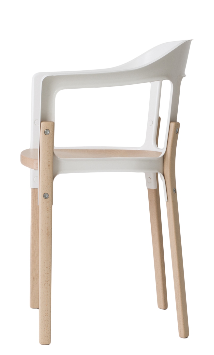 Magis Steelwood Chair Stuhl, weiße Sitzschale und helle Holzbeine, modernes Design für Esszimmer und Wohnbereich.