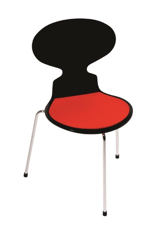 Roter Filz Sitzauflage für Ameise Stuhl von Arne Jacobsen, Parkhaus Berlin, Detailansicht.