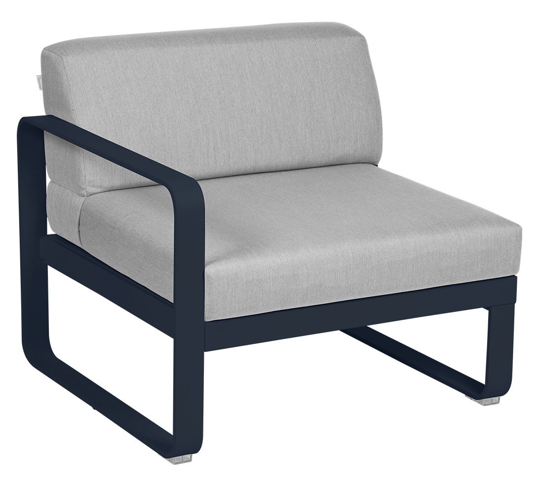 Bellevie Fermob Modulsofa 1-Sitzer links, modernes Outdoor Sofa mit grauem Bezug und dunkelblauem Gestell.