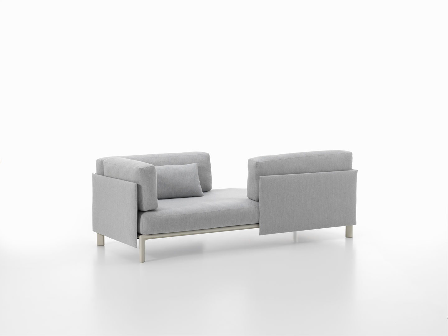 Vitra Anagram Panel 90 cm: Graues Lounge Sofa mit Kissen und minimalistischem Design.