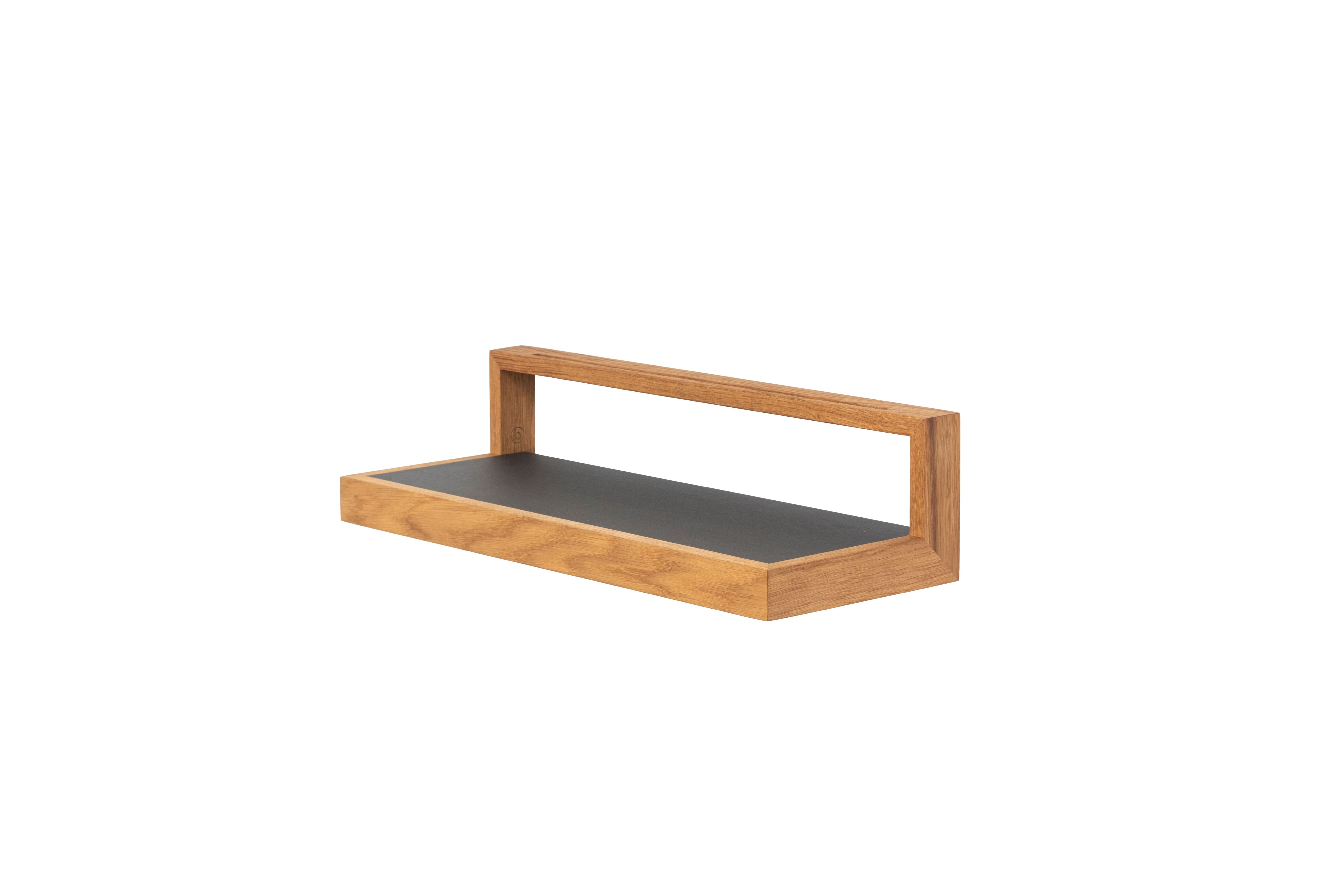 Ablageboard buck2 Anthrazit: Wandregal aus Holz mit anthrazitfarbener Ablagefläche für stilvolle Wanddekoration.