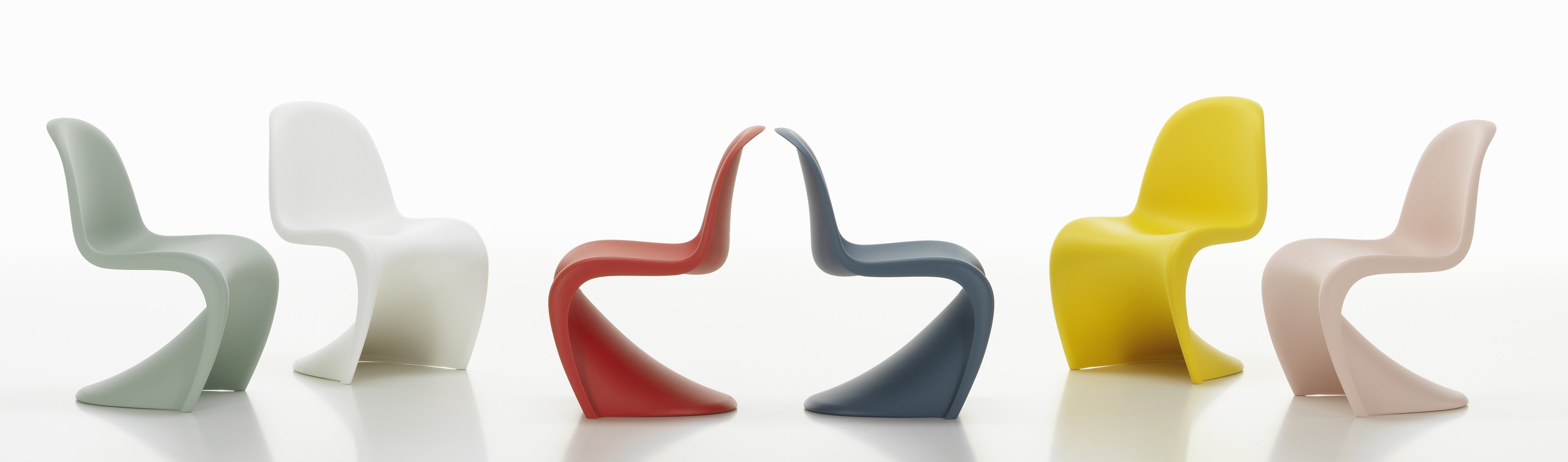 Panton Junior Stühle von Vitra in verschiedenen Farben, modernes Design für Kinderzimmer.