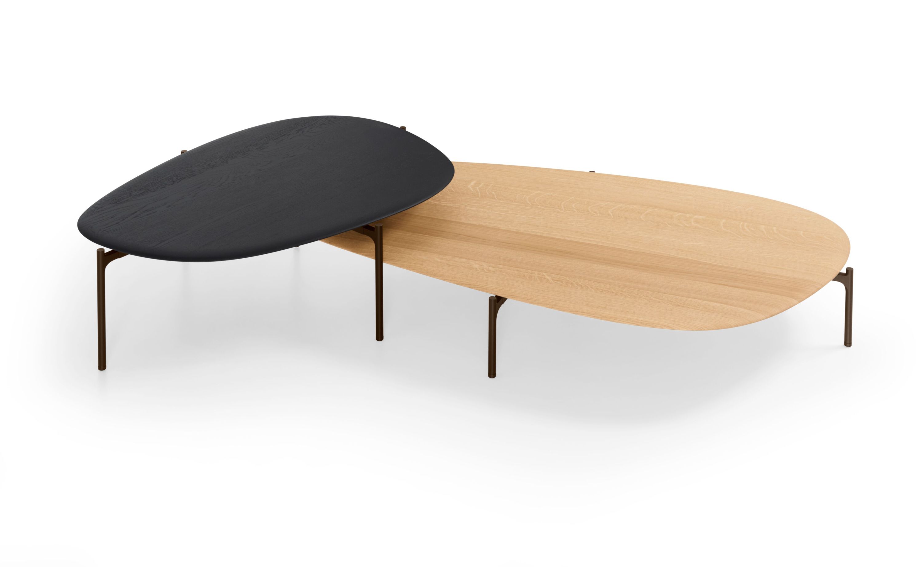 Ishino Wood Table von Walter Knoll, Beistelltisch aus Holz in Schwarz und Natur auf weißem Hintergrund.