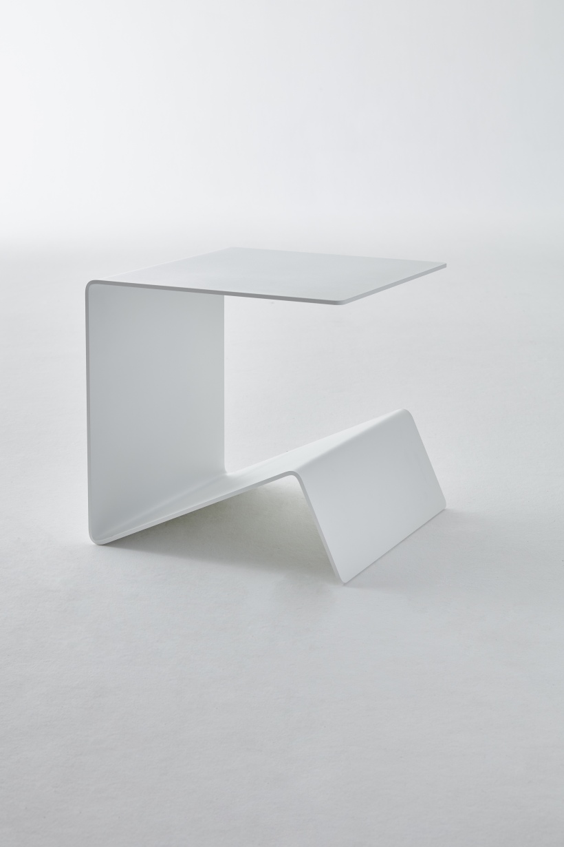 Weißer Buk  Beistelltisch von Müller Möbelwerkstätten, moderner Design Tisch für Wohnzimmer und Büro.