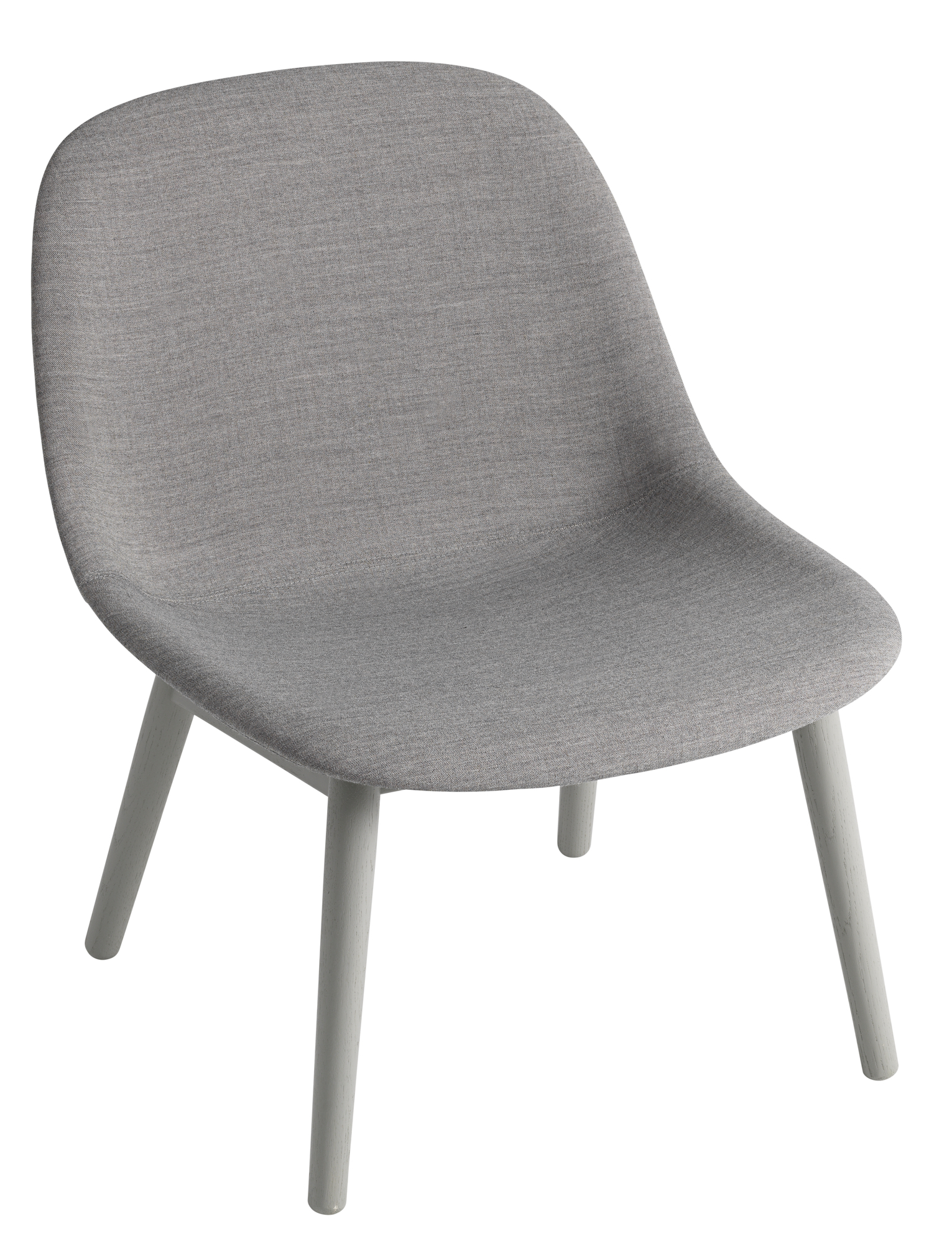 Grauer Fiber Lounge Chair von Muuto mit Holzgestell, moderner Sessel für Wohnzimmer.