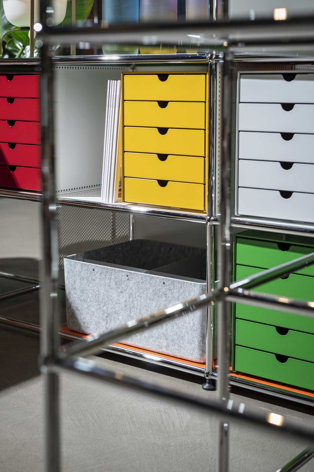 USM Haller Inos K1-kastenset C4 met 5 gesloten bakken Home Office Goudgeel