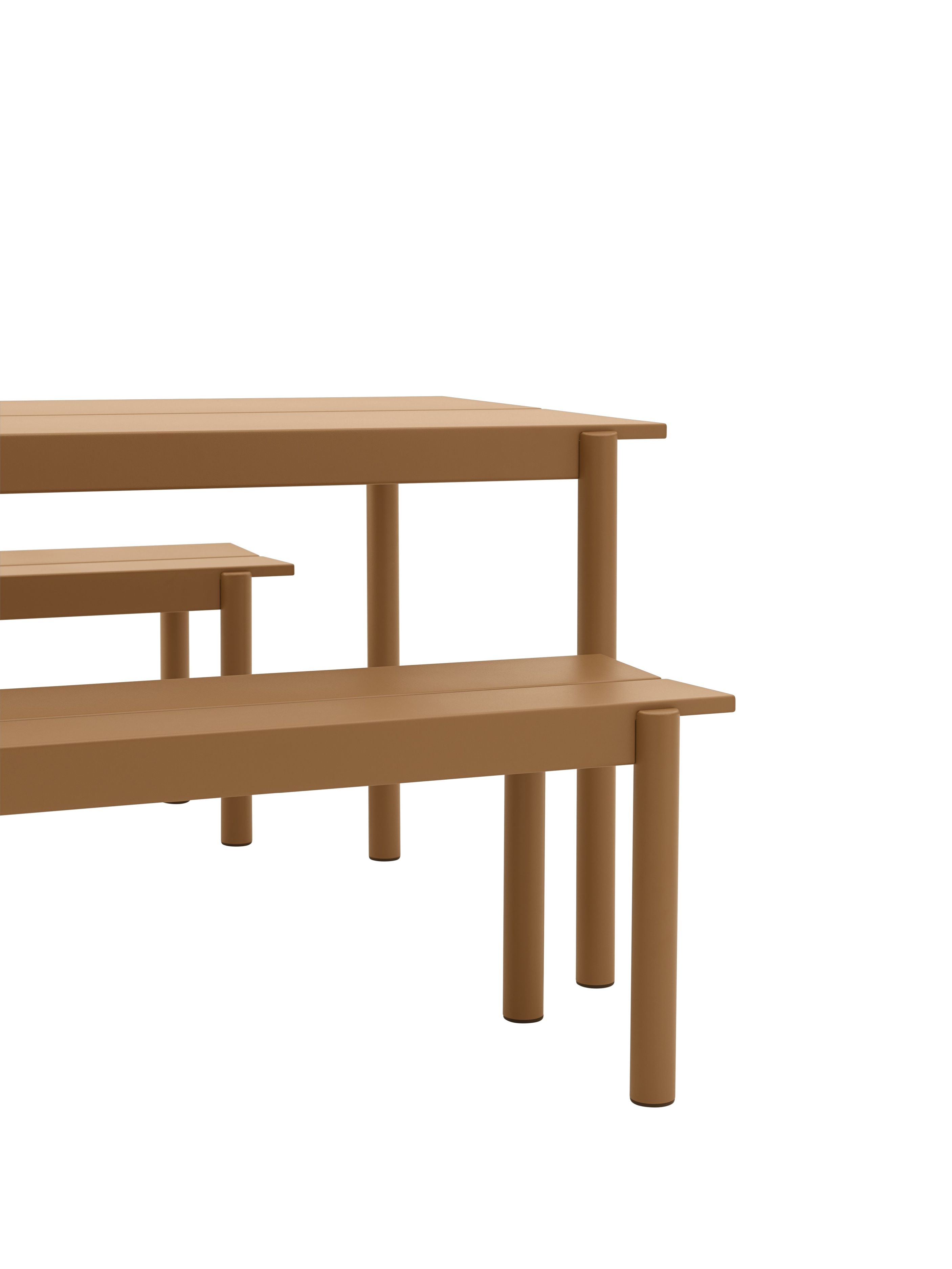 Muuto Linear Steel Outdoor Tisch, grauer Gartentisch aus Stahl mit Bank für den Außenbereich.