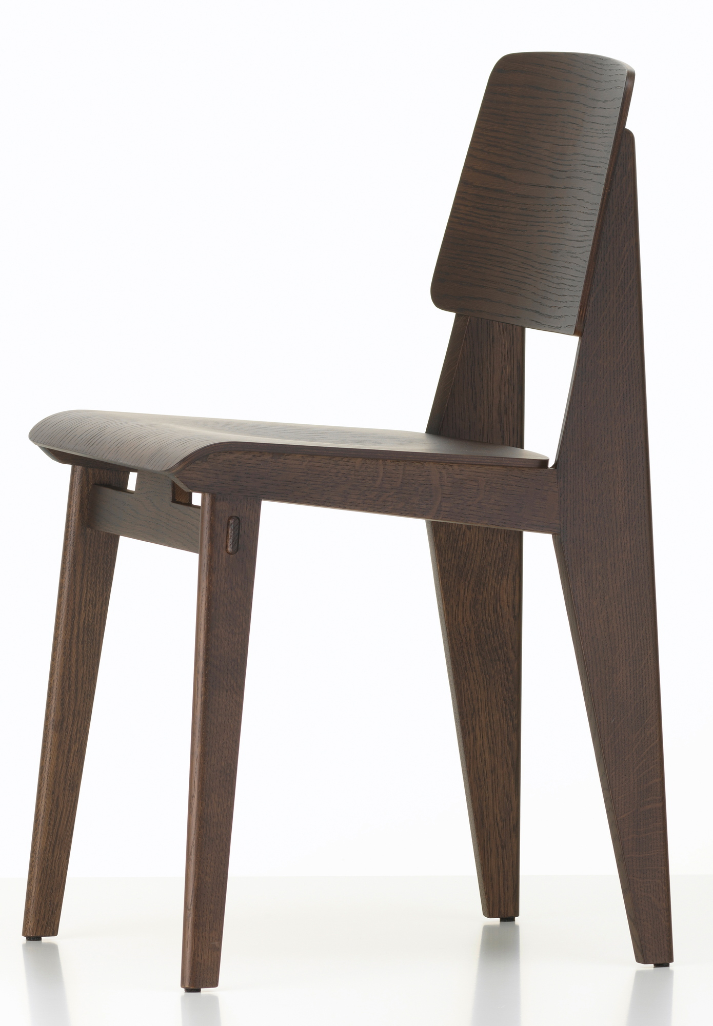 Vitra Chaise Tout Bois Stuhl aus dunklem Holz, Seitenansicht auf weißem Hintergrund.