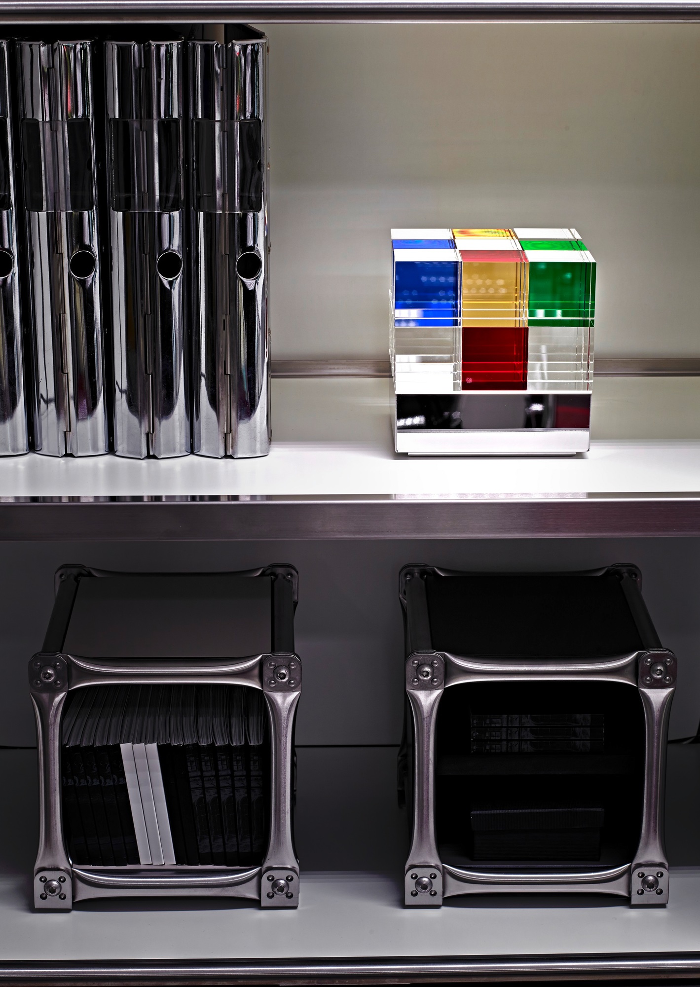 Cubelight LED Tischleuchte von Tecnolumen, Design-Klassiker mit farbigen Acrylglaswürfeln, modernes Lichtobjekt für Wohnraum und Büro.