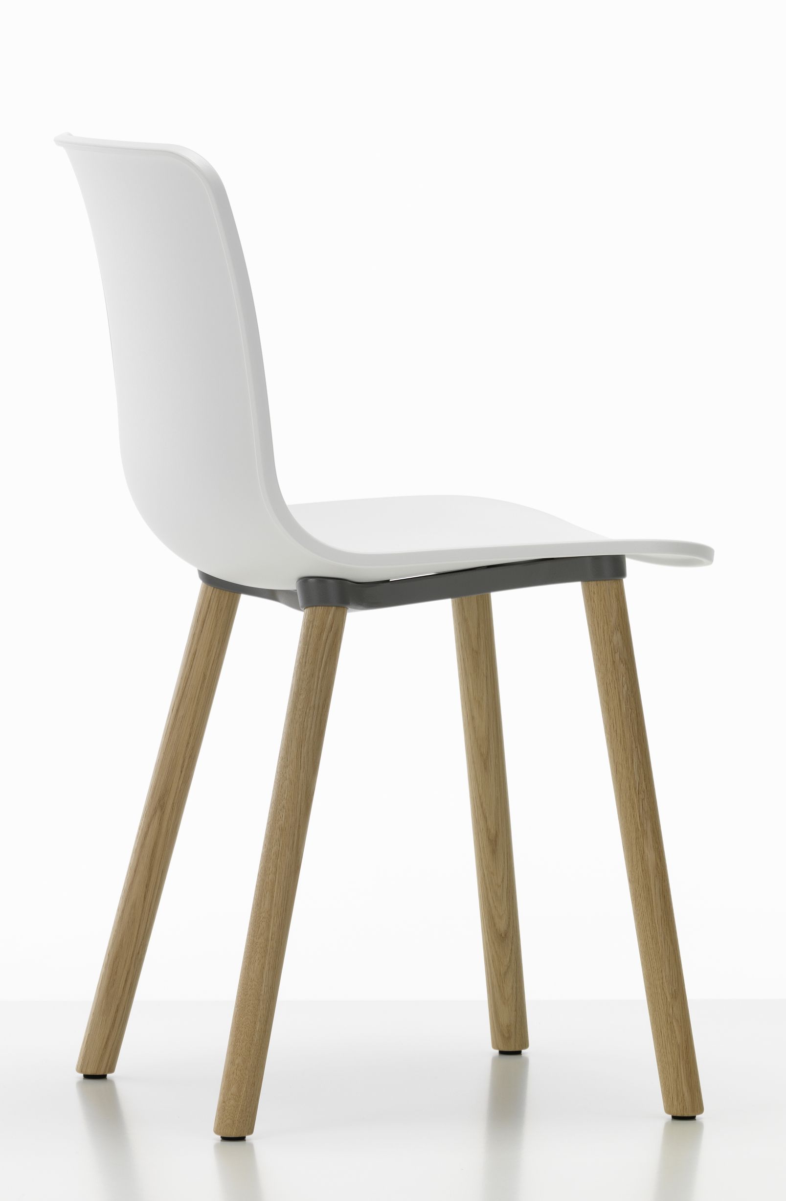 Hal Wood Chair von Vitra, weißer Stuhl mit Holzbeinen, modernes Design für Esszimmer und Büro.