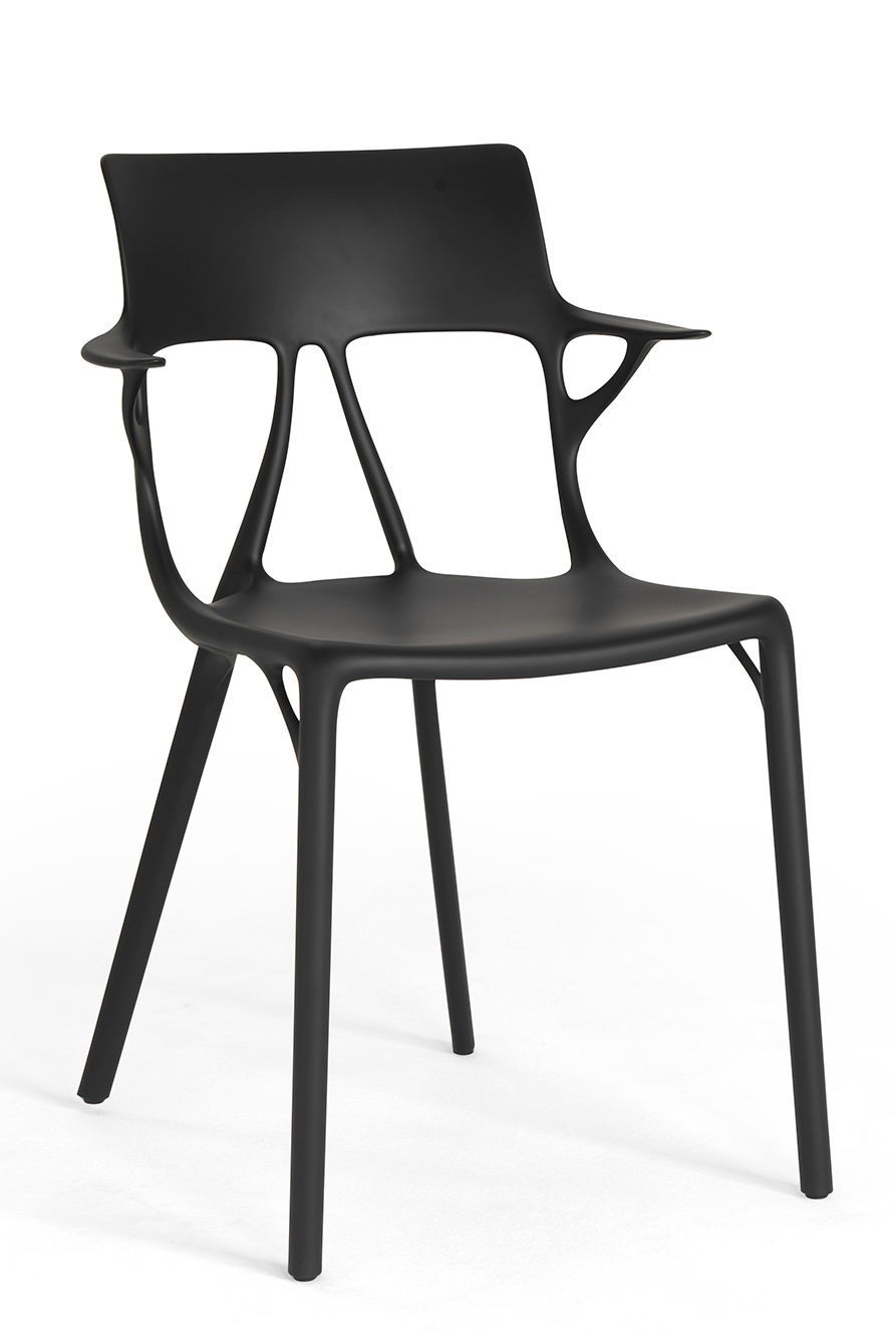 Schwarzer A.I. Stuhl von Kartell: Moderner Design Stuhl mit Armlehnen für Wohnzimmer und Büro.