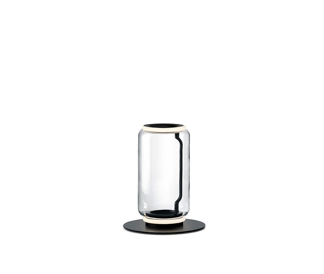 Noctambule Stehleuchte von Flos: Moderne Glas Stehlampe mit schwarzem Sockel und LED-Beleuchtung.