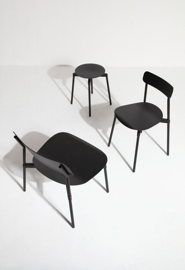 Schwarzer Fromme Chair Stuhl von Petite Friture, minimalistisches Design für Esszimmer und Wohnbereich.