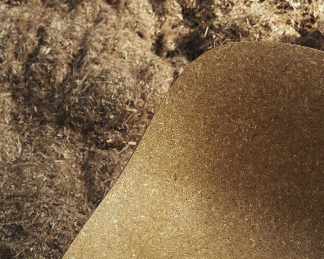 Detailaufnahme des Mat Chair Wood Stuhls von Normann Copenhagen, Holzstruktur und Material sichtbar.