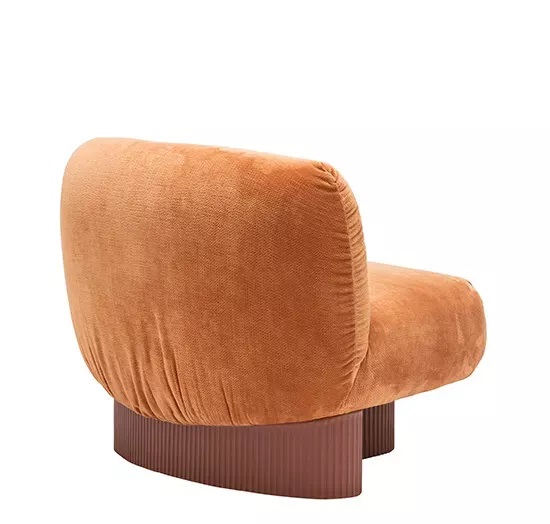 Rückansicht des Bolete Lounge Sessels von Andreu World in Orange mit braunem Sockel.