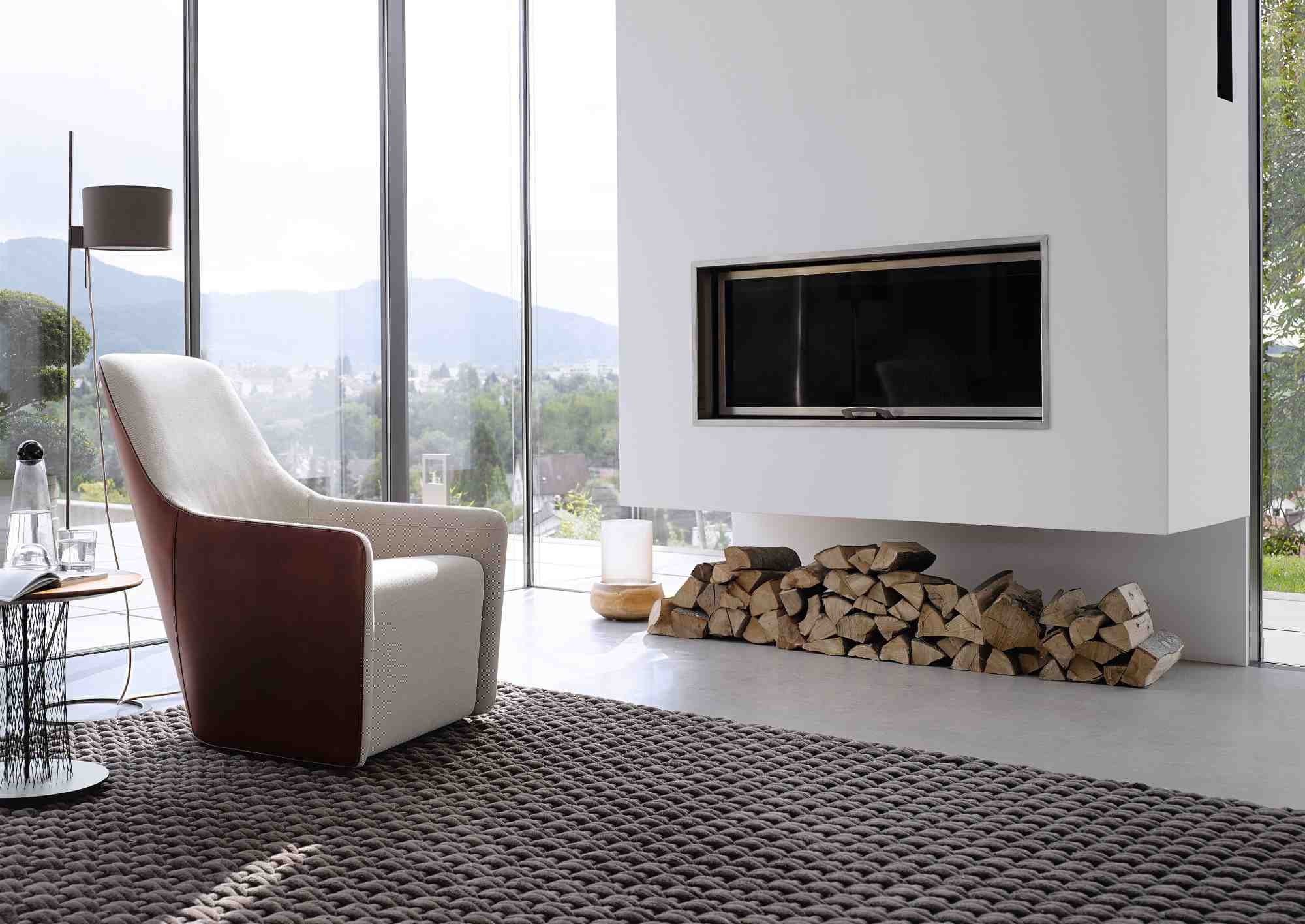 Moderner 520 Foster Sessel von Walter Knoll in stilvollem Wohnzimmer mit Kamin und Teppich.