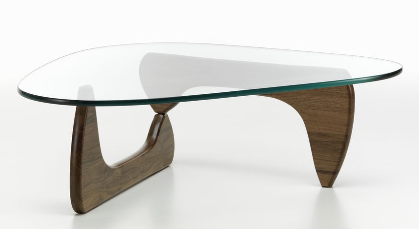 Noguchi salontafel in notenhout van Vitra