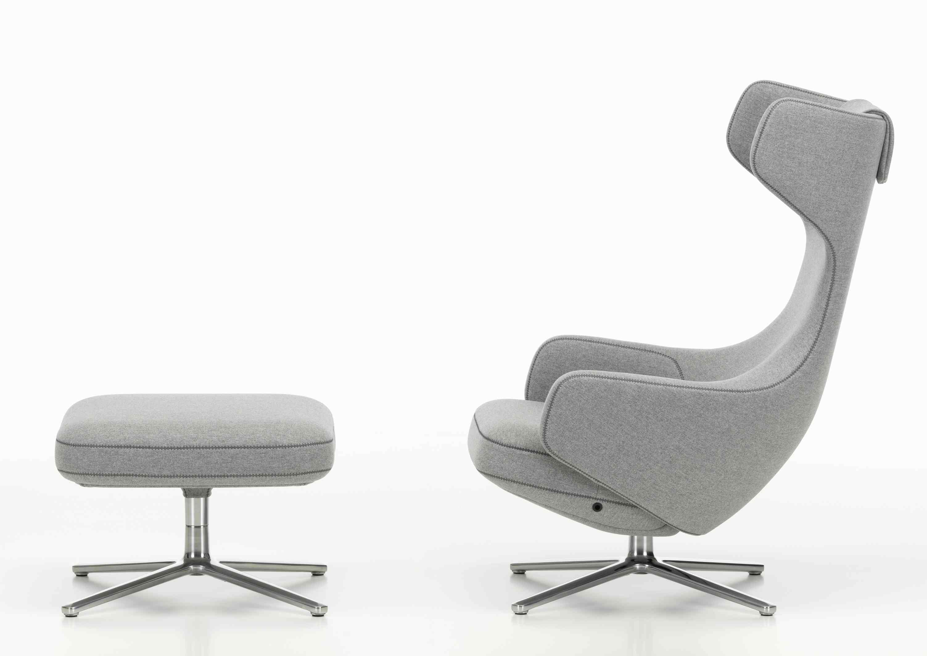 Grand Repos Sessel mit Ottoman von Vitra, Bezug Cosy Kieselstein und poliertem Aluminiumfuß.