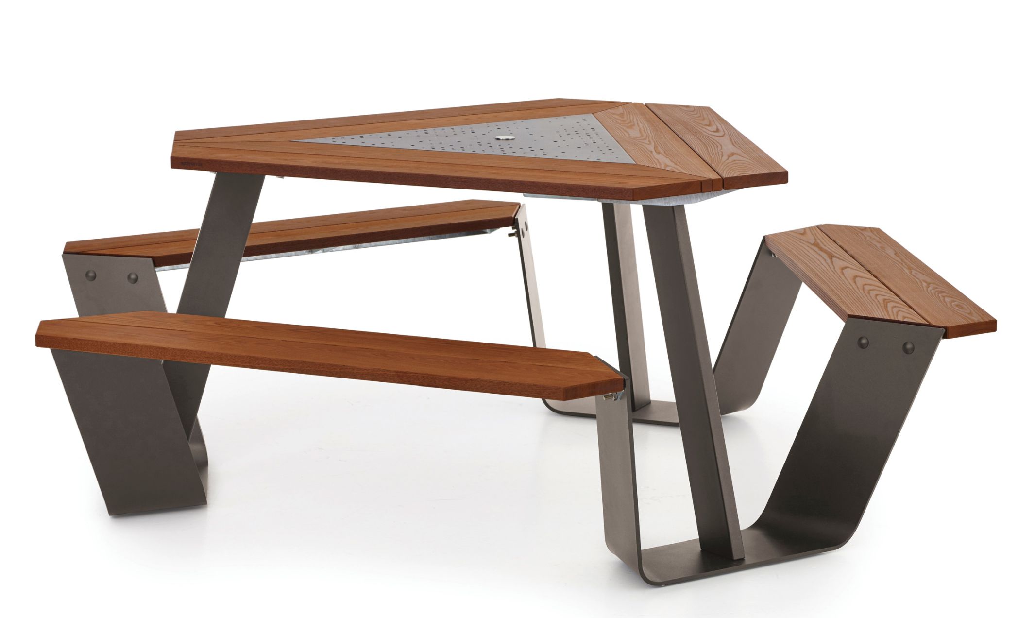 Anker Picknicktisch von Extremis für den Außenbereich, mit Holztischplatte und Metallgestell, modernes Design.