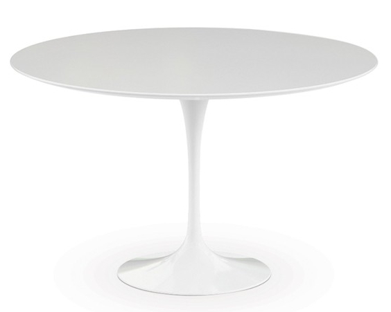 Weißer, runder Saarinen Tisch von Knoll International für den Outdoor-Bereich.