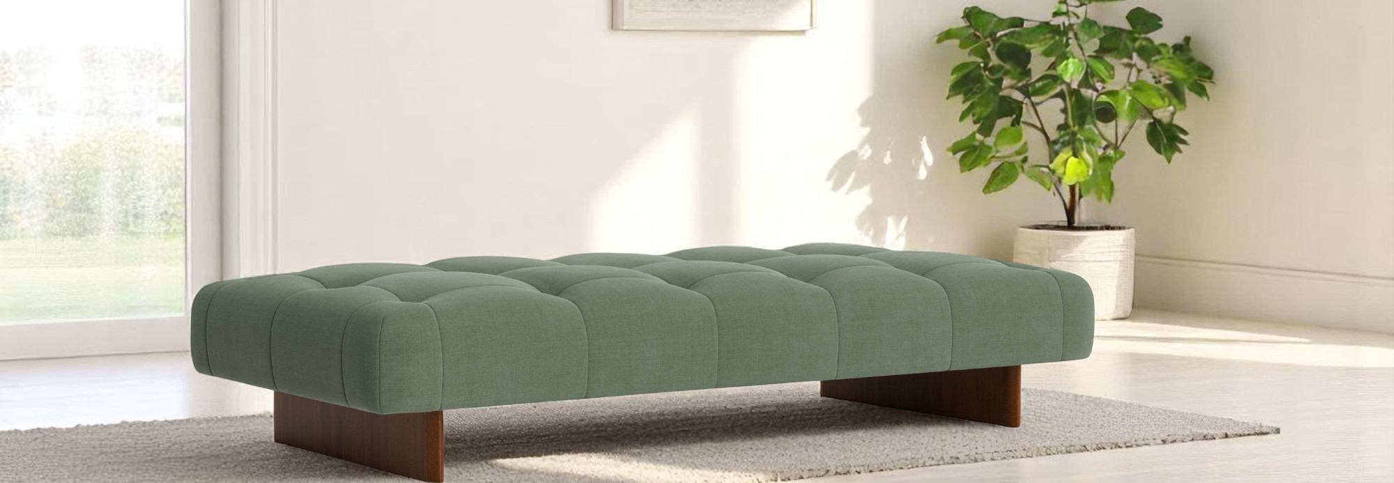 Grüne Quilton Daybed Liege von Hay mit Knopfheftung und Holzfüßen im modernen Wohnzimmer.