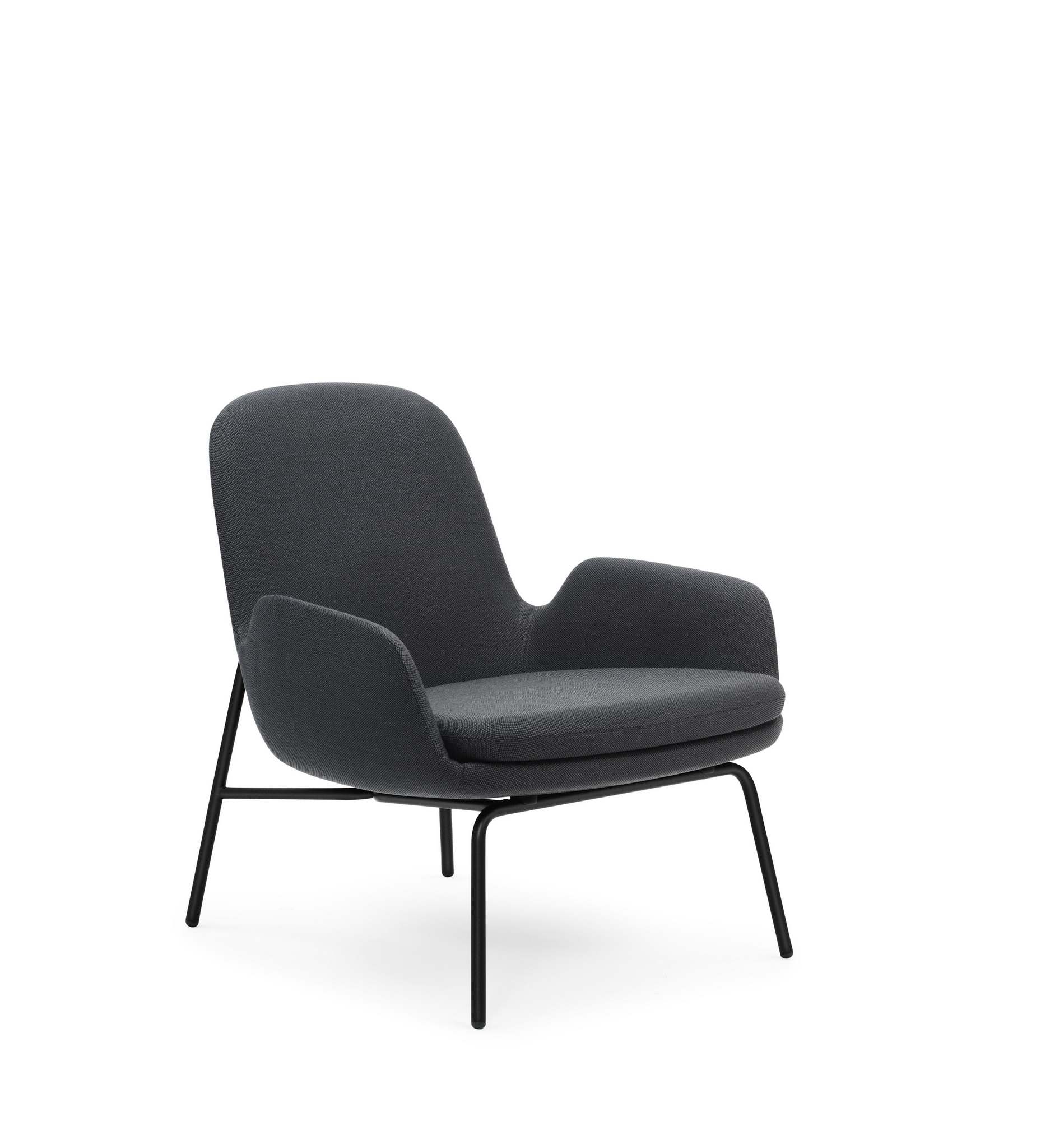 Moderner grauer Era Lounge Chair Sessel niedrig von Normann Copenhagen mit schwarzem Metallgestell.