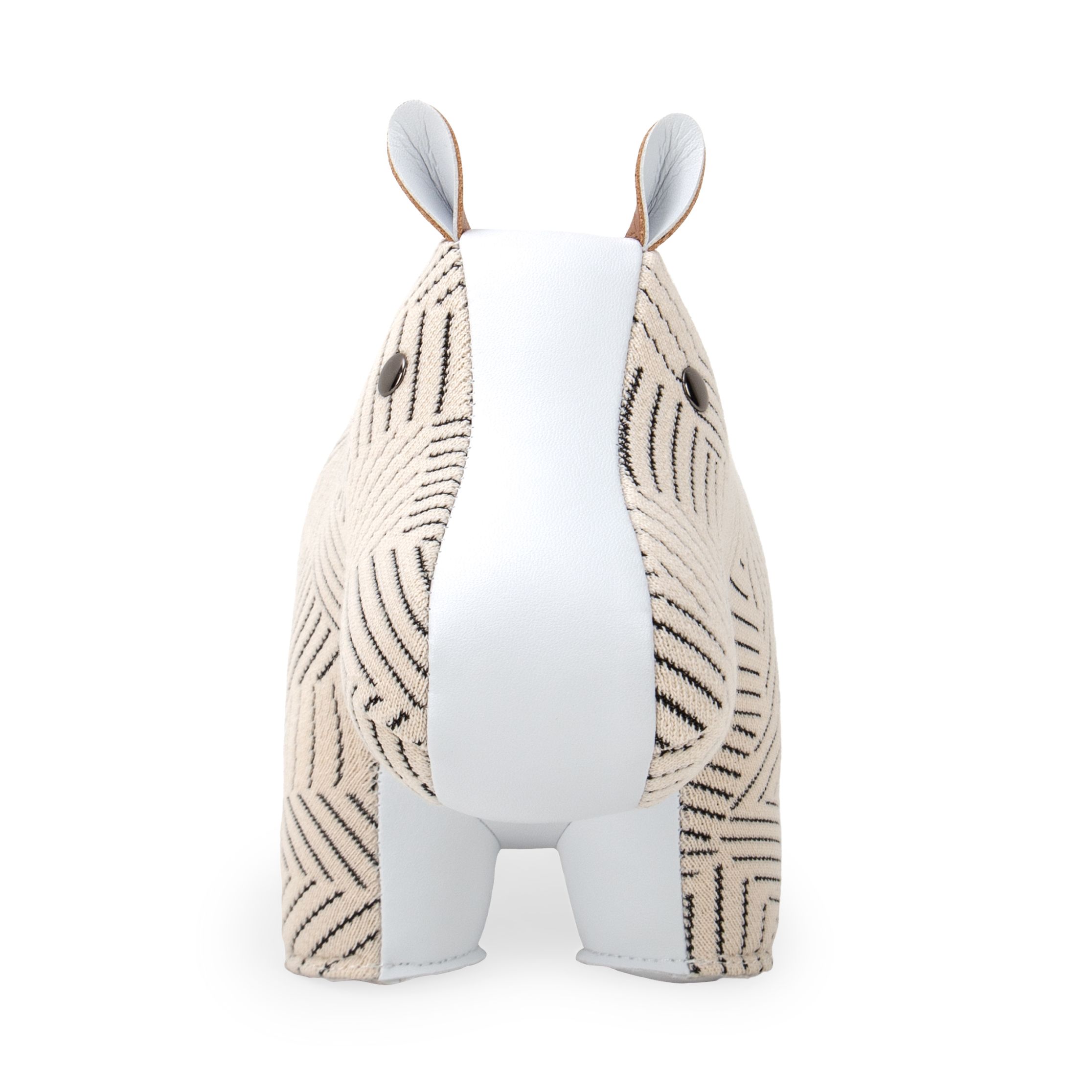 Weiße Hippo Buchstütze von Zuny x KVADRAT, Stofftier mit geometrischem Muster, dekoratives Wohnaccessoire für Bücherregale.