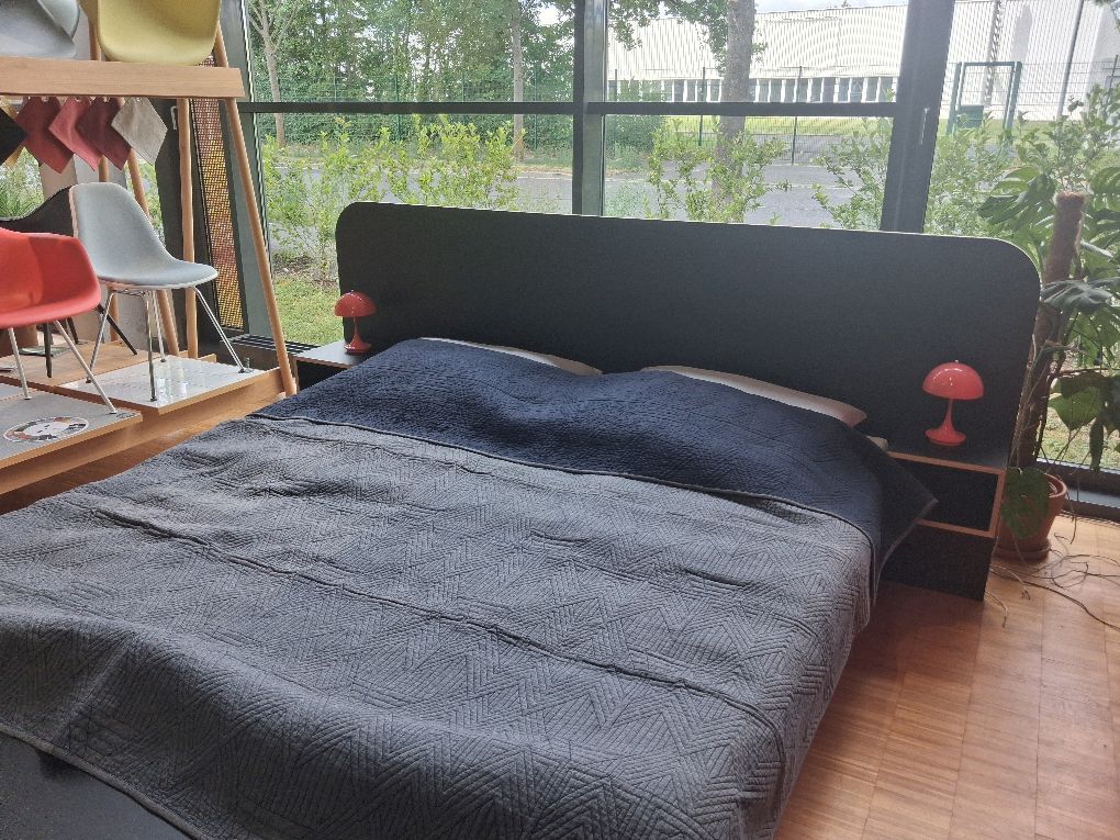 VALENTINA Bed 180x200 cm ZWART Het hele leven lang een decoratief object TENTOONSTELLINGSSTUK