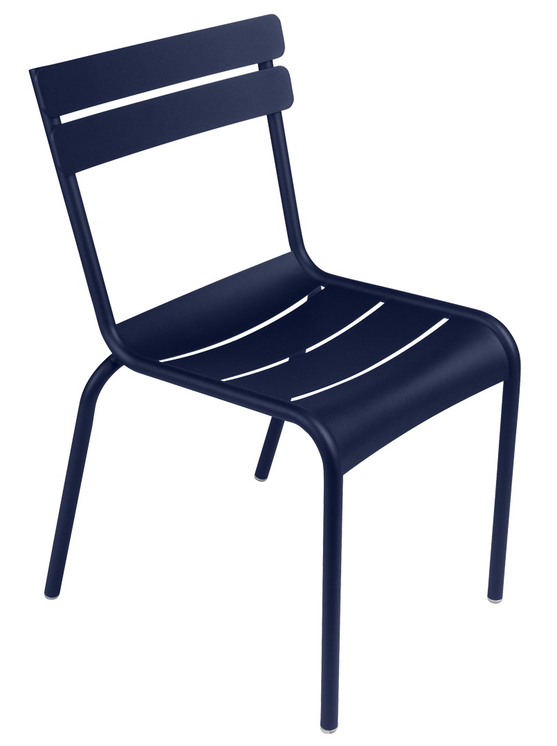 Blauer Luxembourg Stuhl von Fermob, ein moderner Stahlstuhl für den Außenbereich.
