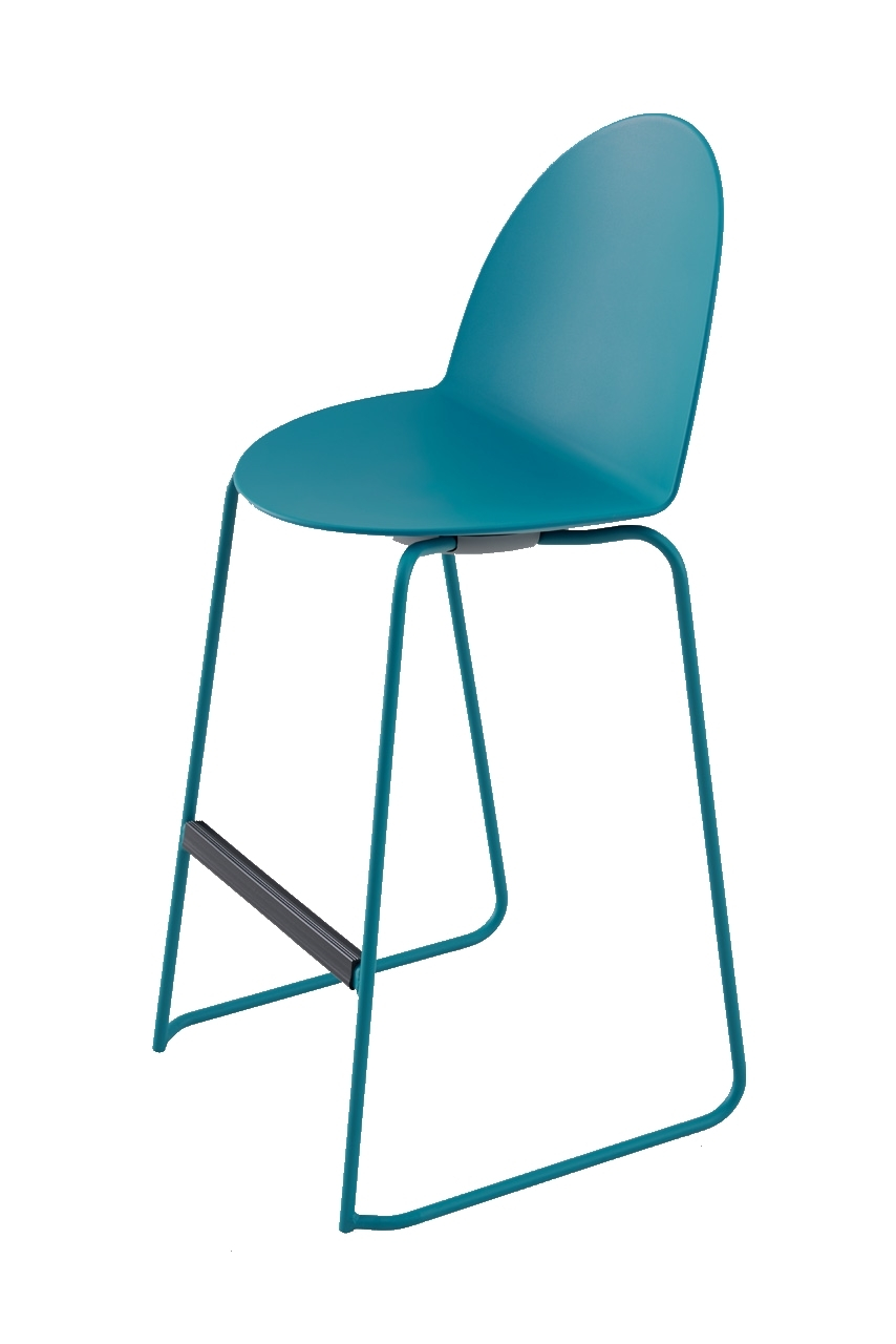 Blauer Camel Barhocker mit Kufengestell von Segis. Moderner Hocker für Küche und Bar.
