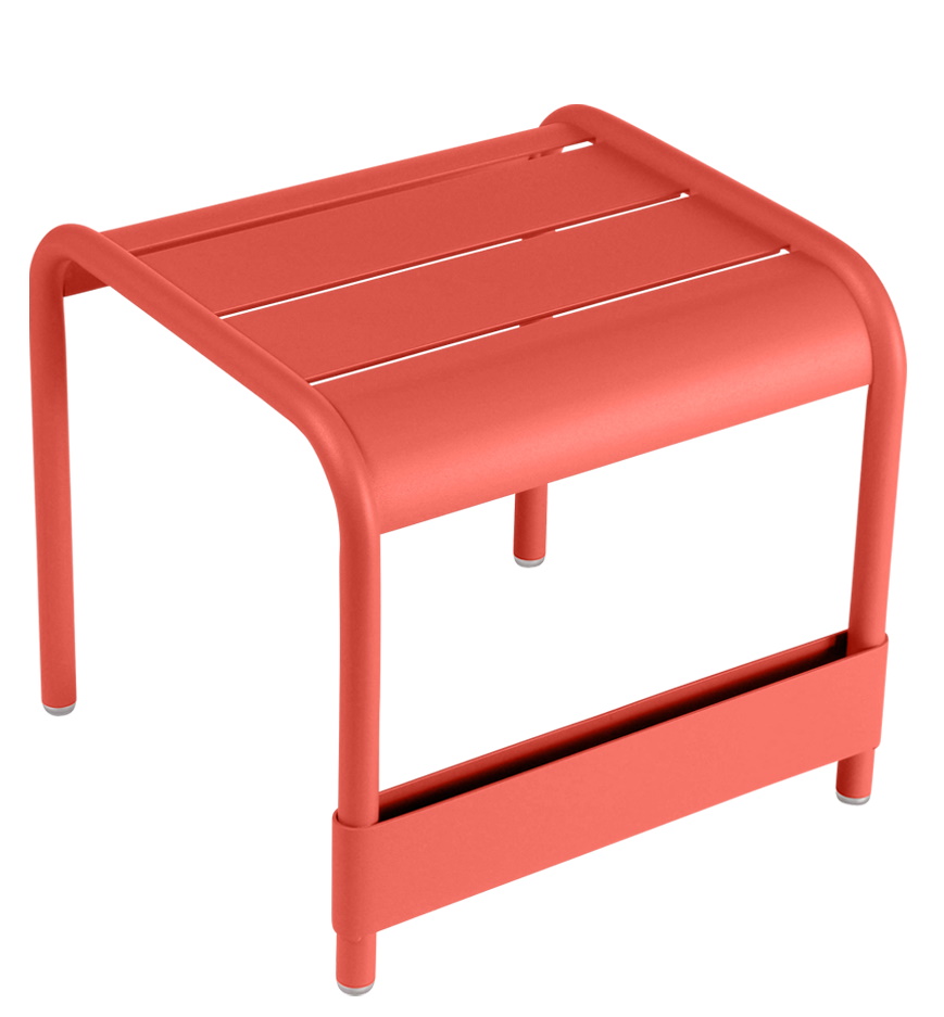 Korallfarbener Luxembourg Beistelltisch/Fußteil von Fermob aus Metall, ideal für den Outdoor-Bereich.