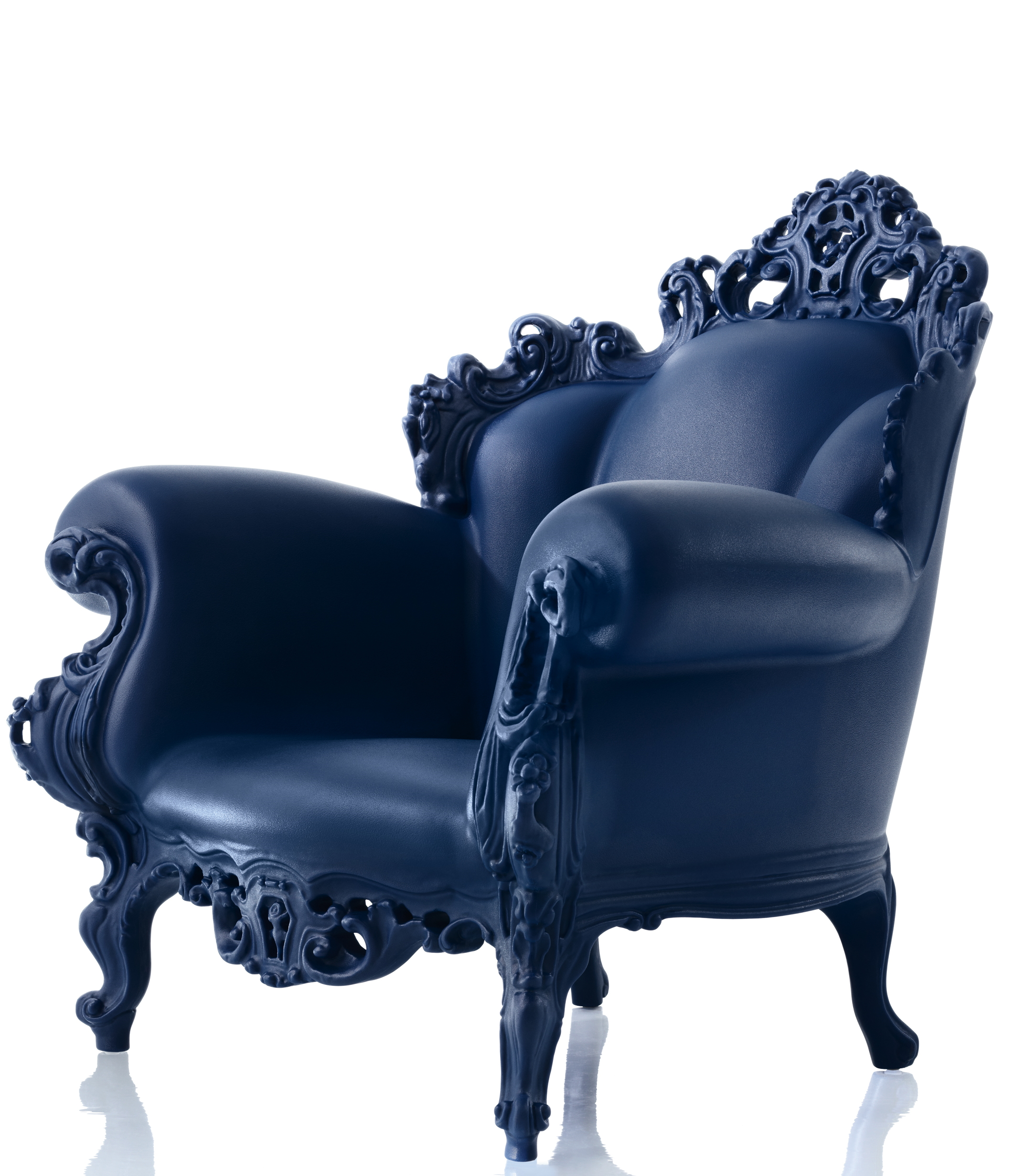 Blauer Proust Sessel von Magis Outdoor, ein moderner Design Gartenstuhl mit barocken Elementen.