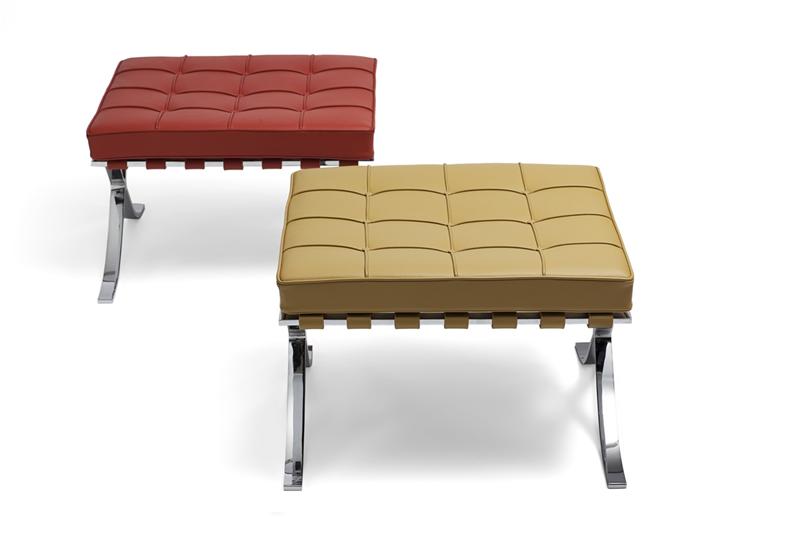 Barcelona Hocker von Knoll International in Rot und Beige mit verchromtem Stahlgestell.