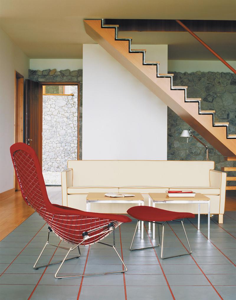 Roter Bertoia Hochlehner Sessel von Knoll International mit Hocker, Designklassiker, Drahtgeflecht, Chromgestell.