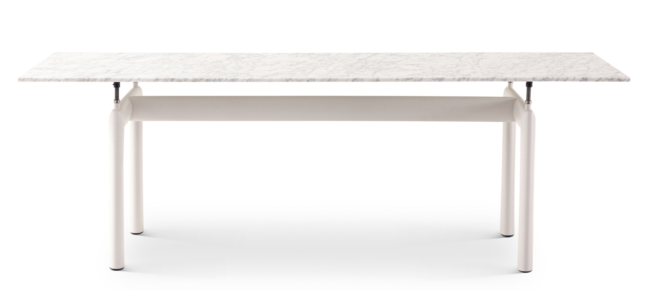 Cassina Tube D'avion Esstisch Outdoor mit Marmorplatte und weißem Gestell.