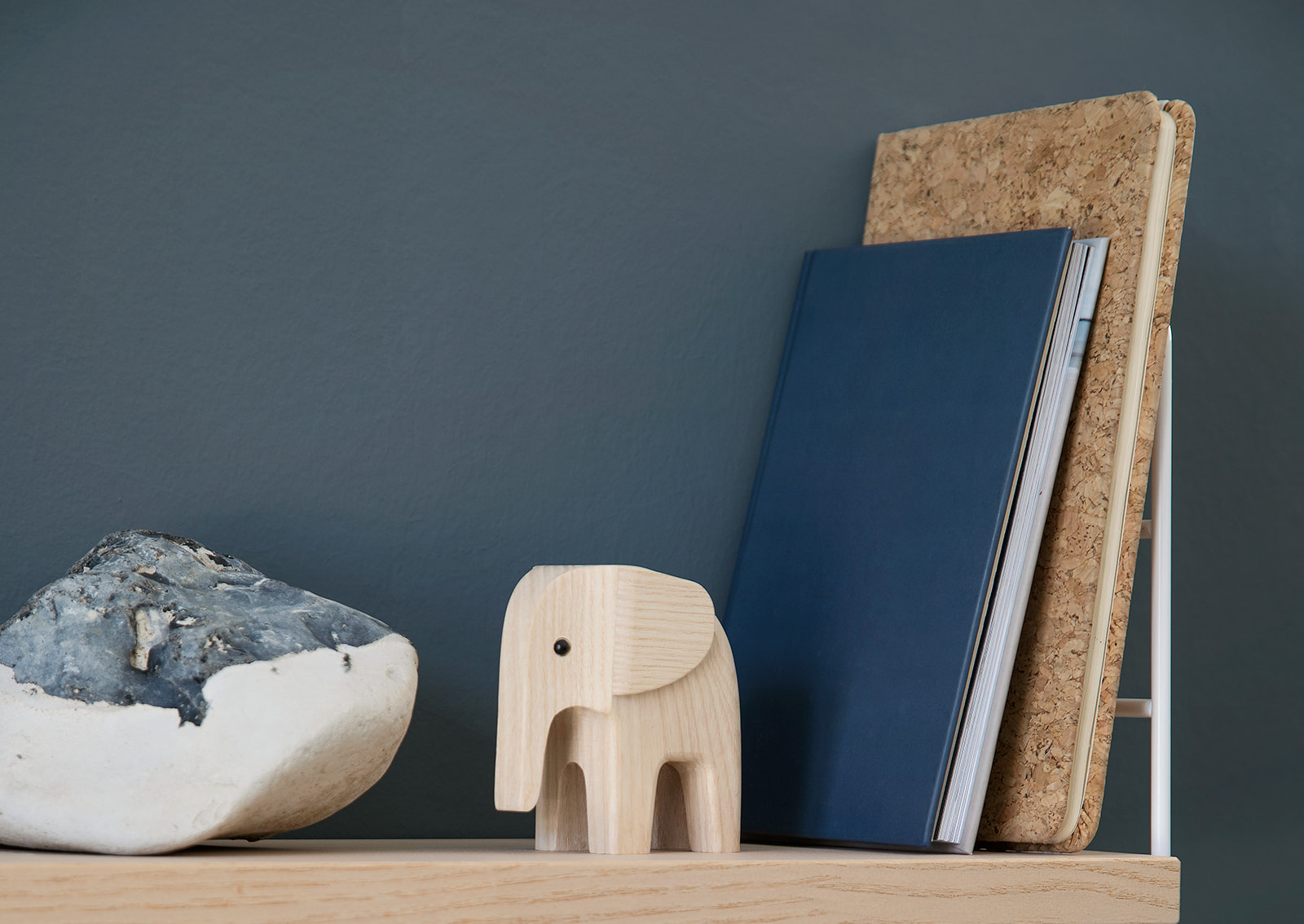 Baby Elefant Natur novoform aus Holz, Dekoration für Kinderzimmer, skandinavisches Design.