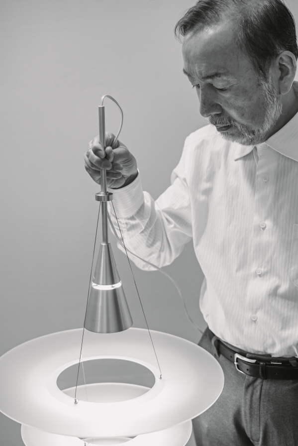Enigma 425/545 hanglamp van Louis Poulsen