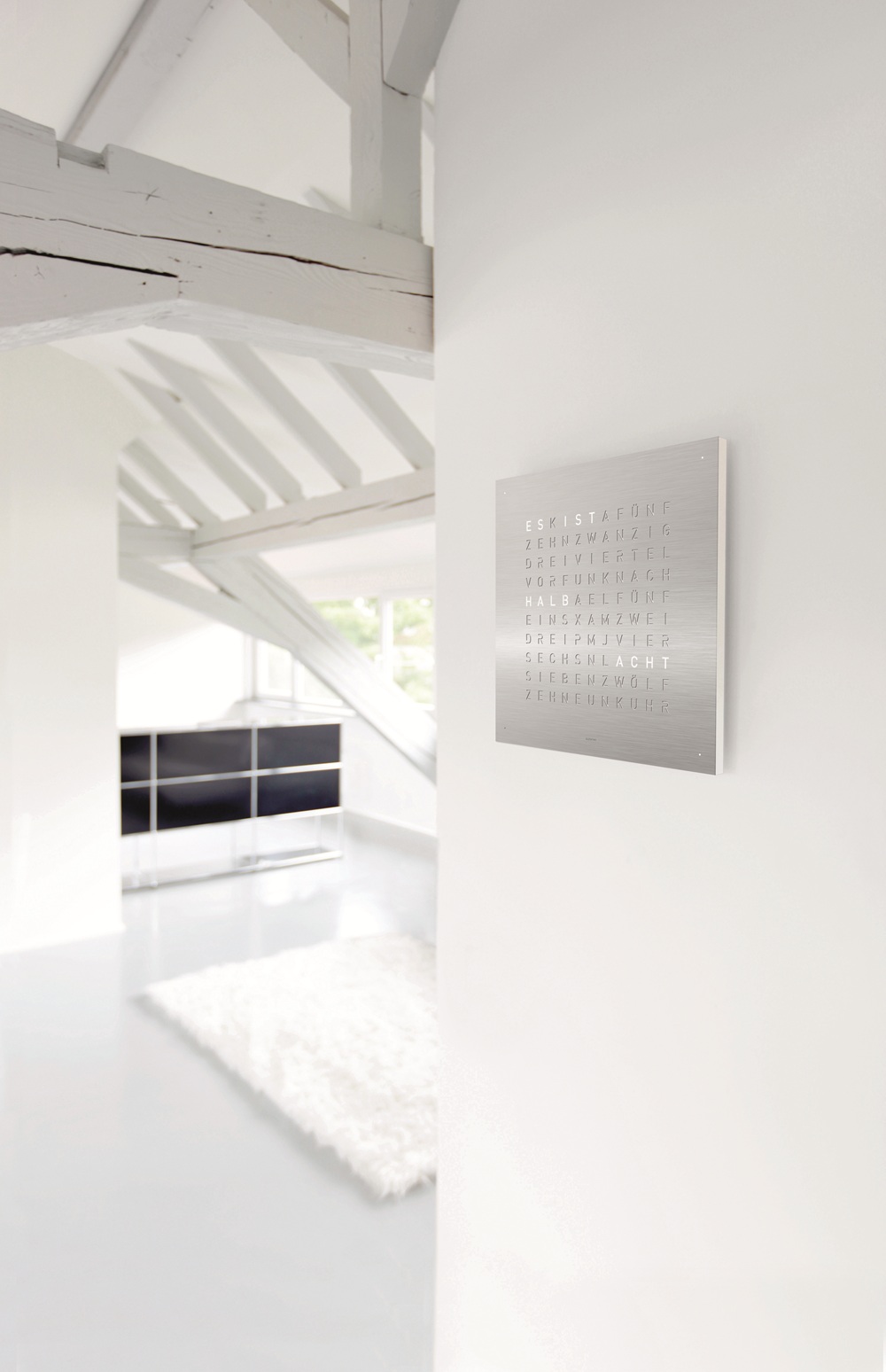 Earth 45 Steel Series Wandklok / Tijdsobject Duits QLOCKTWO